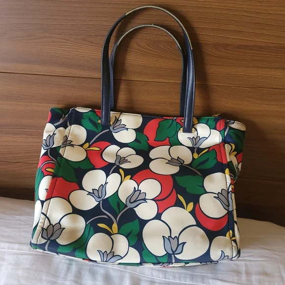 Kate Spade Red and Green Tote Bag with Floral Design - Picture 2 of 10